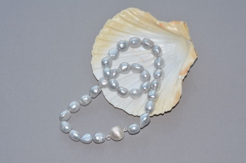 Süsswasser Perlenkette grau Ø 10-15mm